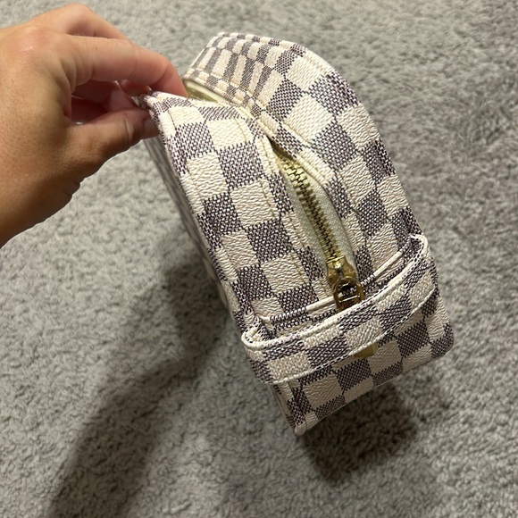 Handbags - Checkered Makeup/Toiletry Bag